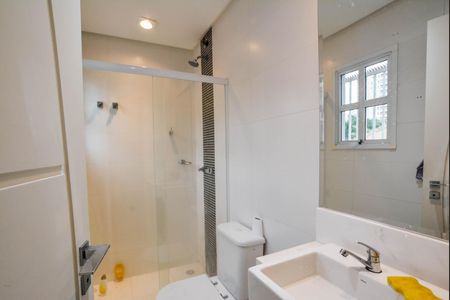 Casa à venda com 409m², 6 quartos e 6 vagas Casa à venda com 409m², 6 quartos e 6 vagasBanheiro da Suíte 2