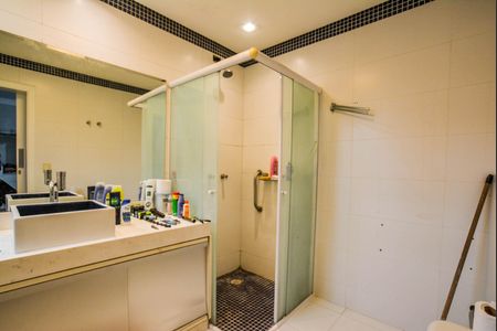 Casa à venda com 409m², 6 quartos e 6 vagas Casa à venda com 409m², 6 quartos e 6 vagasBanheiro da Suíte 3