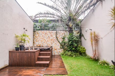 Casa à venda com 409m², 6 quartos e 6 vagas Casa à venda com 409m², 6 quartos e 6 vagasQuintal