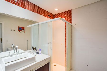 Casa à venda com 409m², 6 quartos e 6 vagas Casa à venda com 409m², 6 quartos e 6 vagasBanheiro da Suíte 4