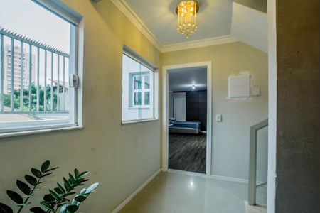 Casa à venda com 409m², 6 quartos e 6 vagas Casa à venda com 409m², 6 quartos e 6 vagasCorredor