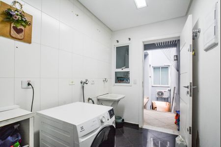 Casa à venda com 409m², 6 quartos e 6 vagas Casa à venda com 409m², 6 quartos e 6 vagasÁrea de Serviço