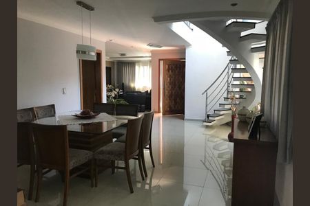Casa à venda com 3 quartos, 267m² em Parque Sao Vicente, Santo André