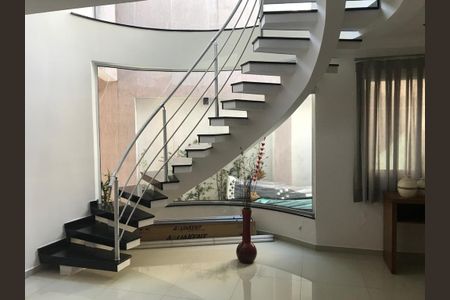 Casa à venda com 3 quartos, 267m² em Parque Sao Vicente, Santo André