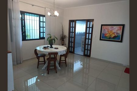 Casa à venda com 3 quartos, 181m² em Jardim Stella, Santo André