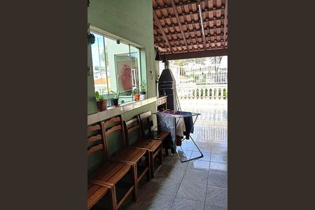 Casa à venda com 215m², 3 quartos e 2 vagas