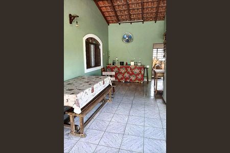 Casa à venda com 215m², 3 quartos e 2 vagas