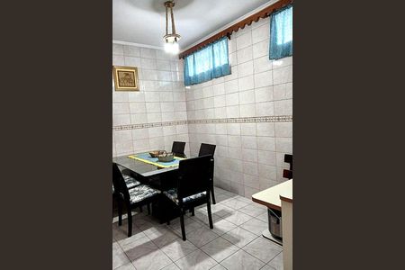 Casa à venda com 215m², 3 quartos e 2 vagas