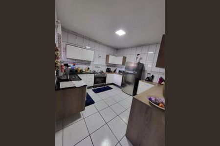 Casa à venda com 3 quartos, 203m² em Jardim Moncoes, Santo André