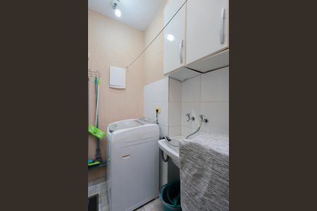 Casa de condomínio à venda com 65m², 2 quartos e 1 vagaÁrea de serviço