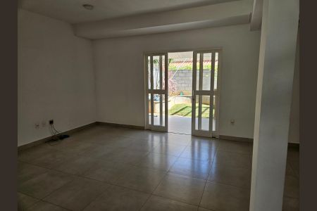 Casa de condomínio para alugar com 110m², 3 quartos e 2 vagasSala