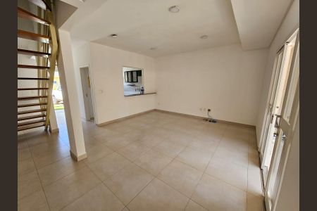 Casa de condomínio para alugar com 110m², 3 quartos e 2 vagasSala