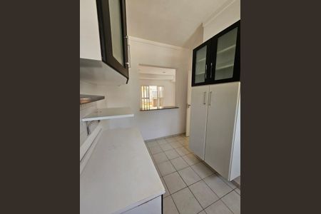 Casa de condomínio para alugar com 110m², 3 quartos e 2 vagasCozinha