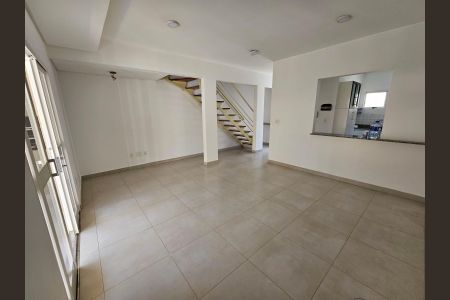 Casa de condomínio para alugar com 110m², 3 quartos e 2 vagasSala