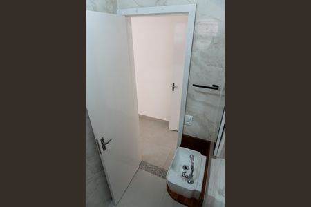 Casa para alugar com 130m², 3 quartos e 2 vagas Casa para alugar com 130m², 3 quartos e 2 vagasBanheiro Social 2