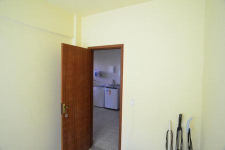 Casa de condomínio à venda com 480m², 4 quartos e 3 vagas Casa de condomínio à venda com 480m², 4 quartos e 3 vagasQuarto de Serviço