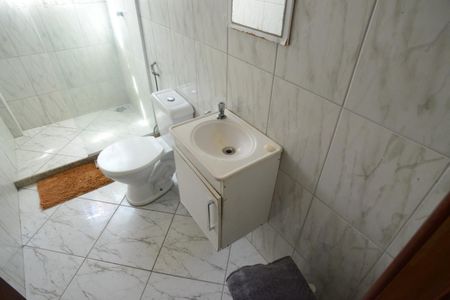 Casa de condomínio à venda com 480m², 4 quartos e 3 vagas Casa de condomínio à venda com 480m², 4 quartos e 3 vagasBanheiro de Serviço