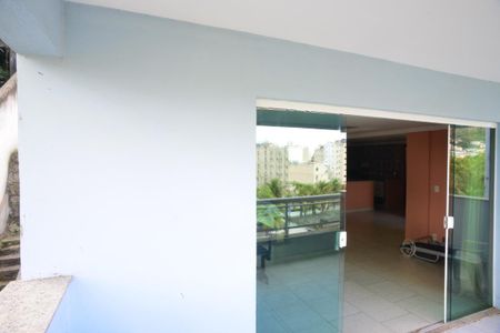 Casa de condomínio à venda com 480m², 4 quartos e 3 vagas Casa de condomínio à venda com 480m², 4 quartos e 3 vagasVaranda da Sala 2