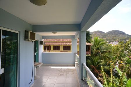 Casa de condomínio à venda com 480m², 4 quartos e 3 vagas Casa de condomínio à venda com 480m², 4 quartos e 3 vagasVaranda das Suítes