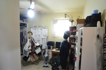 Casa de condomínio à venda com 480m², 4 quartos e 3 vagas Casa de condomínio à venda com 480m², 4 quartos e 3 vagasCloset da Suíte 1