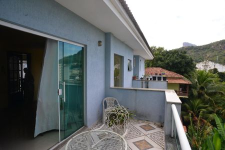 Casa de condomínio à venda com 480m², 4 quartos e 3 vagas Casa de condomínio à venda com 480m², 4 quartos e 3 vagasVaranda da Sala 1