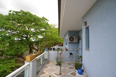 Casa de condomínio à venda com 480m², 4 quartos e 3 vagas Casa de condomínio à venda com 480m², 4 quartos e 3 vagasVaranda da Sala 1