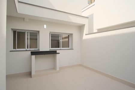 Casa de condomínio para alugar com 59m², 2 quartos e sem vagaQuintal