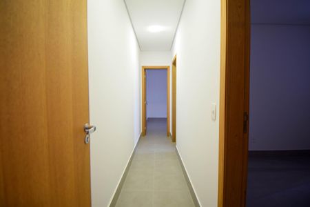 Corredor de casa de condomínio para alugar com 2 quartos, 60m² em Vila Gomes Cardim, São Paulo