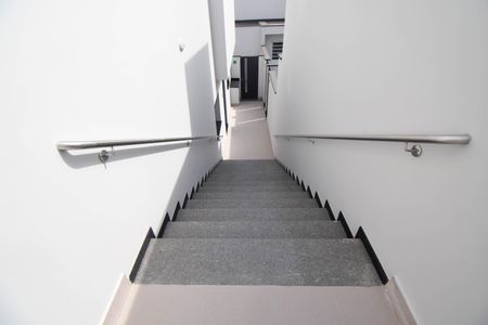 Casa de condomínio para alugar com 60m², 2 quartos e sem vaga Casa de condomínio para alugar com 60m², 2 quartos e sem vagaEscada