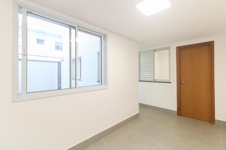 Casa de condomínio para alugar com 65m², 2 quartos e sem vaga Casa de condomínio para alugar com 65m², 2 quartos e sem vagaSala