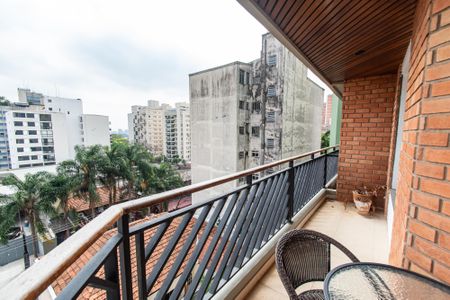 Apartamento à venda com 180m², 4 quartos e 2 vagas Apartamento à venda com 180m², 4 quartos e 2 vagasVaranda da sala