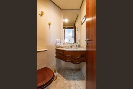 Apartamento à venda com 180m², 4 quartos e 2 vagas Apartamento à venda com 180m², 4 quartos e 2 vagasLavabo