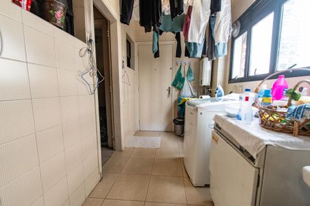 Apartamento à venda com 180m², 4 quartos e 2 vagas Apartamento à venda com 180m², 4 quartos e 2 vagasÁrea de serviço