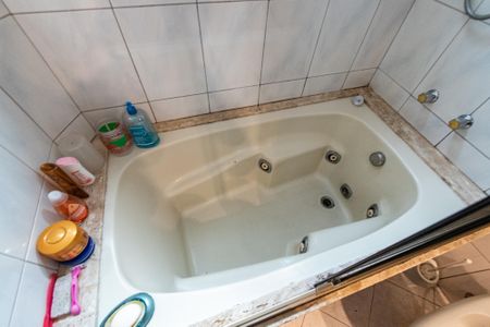 Apartamento à venda com 180m², 4 quartos e 2 vagas Apartamento à venda com 180m², 4 quartos e 2 vagasBanheiro da suíte 2