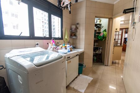 Apartamento à venda com 180m², 4 quartos e 2 vagas Apartamento à venda com 180m², 4 quartos e 2 vagasÁrea de serviço