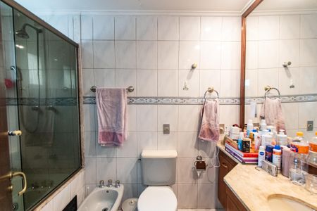 Apartamento à venda com 180m², 4 quartos e 2 vagas Apartamento à venda com 180m², 4 quartos e 2 vagasBanheiro da suíte 2