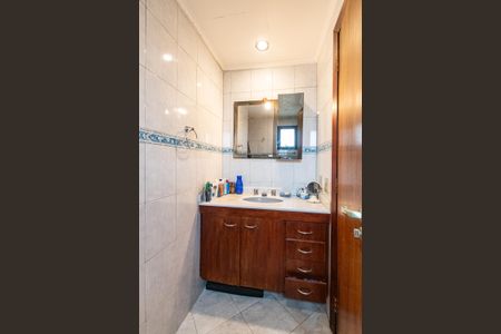 Apartamento à venda com 180m², 4 quartos e 2 vagas Apartamento à venda com 180m², 4 quartos e 2 vagasBanheiro da suíte 1