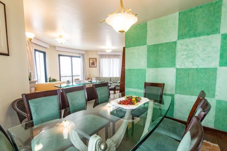 Apartamento à venda com 180m², 4 quartos e 2 vagas Apartamento à venda com 180m², 4 quartos e 2 vagasSala