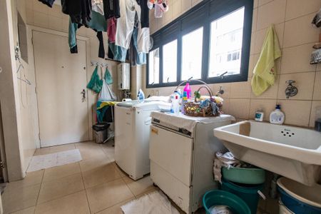 Apartamento à venda com 180m², 4 quartos e 2 vagas Apartamento à venda com 180m², 4 quartos e 2 vagasÁrea de serviço