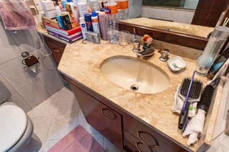 Apartamento à venda com 180m², 4 quartos e 2 vagas Apartamento à venda com 180m², 4 quartos e 2 vagasBanheiro da suíte 2