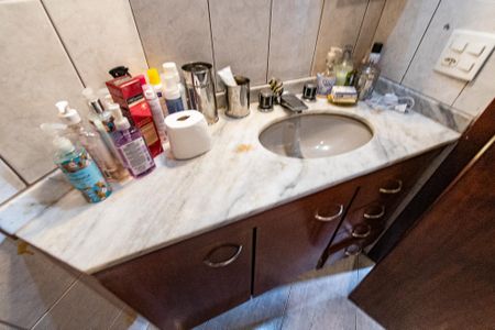 Apartamento à venda com 180m², 4 quartos e 2 vagas Apartamento à venda com 180m², 4 quartos e 2 vagasBanheiro