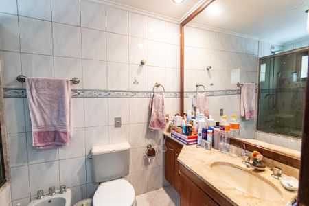 Apartamento à venda com 180m², 4 quartos e 2 vagas Apartamento à venda com 180m², 4 quartos e 2 vagasBanheiro da suíte 2