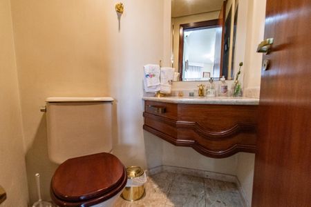 Apartamento à venda com 180m², 4 quartos e 2 vagas Apartamento à venda com 180m², 4 quartos e 2 vagasLavabo
