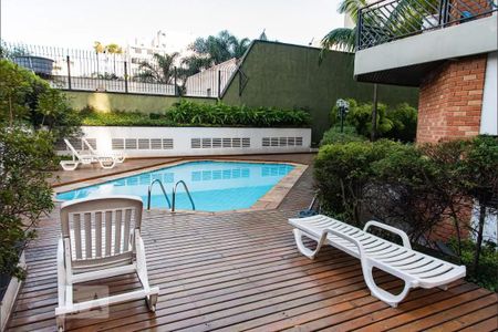 Apartamento à venda com 180m², 4 quartos e 2 vagas Apartamento à venda com 180m², 4 quartos e 2 vagasPiscina