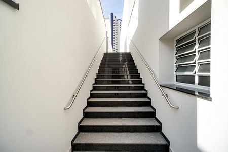 Casa de condomínio para alugar com 35m², 1 quarto e sem vaga Casa de condomínio para alugar com 35m², 1 quarto e sem vagaEscada