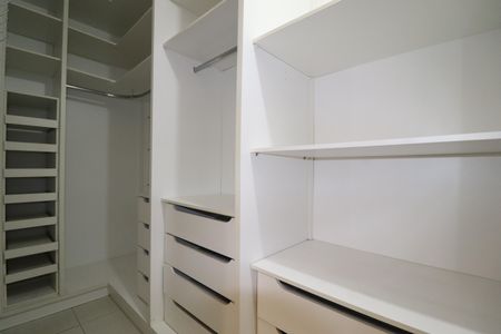 Casa à venda com 152m², 4 quartos e 2 vagasCloset Suíte 