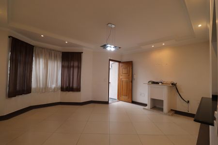 Casa à venda com 152m², 4 quartos e 2 vagasSala