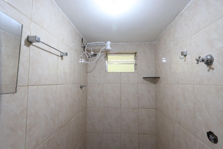 Banheiro de casa para alugar com 1 quarto, 50m² em Jardim Tango, São Paulo