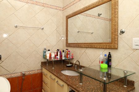Casa à venda com 300m², 4 quartos e 3 vagasBanheiro 2