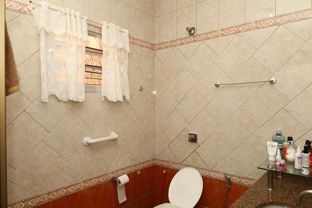 Casa à venda com 300m², 4 quartos e 3 vagasBanheiro 2
